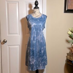 Women’s sleeveless basic dress.